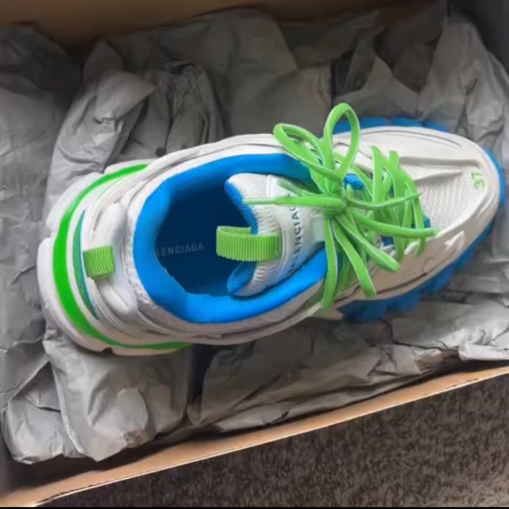 Shoes - Picture 1 of 2